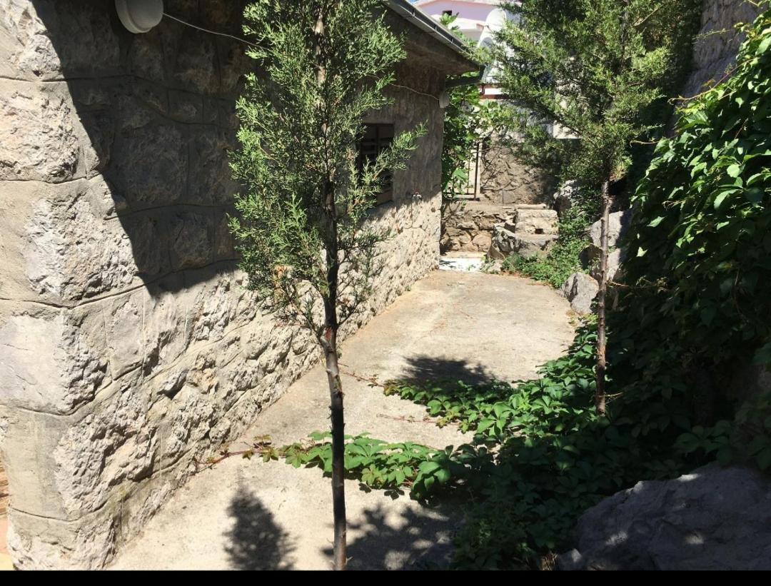 Apartmani Sara Marija Karlobag Esterno foto
